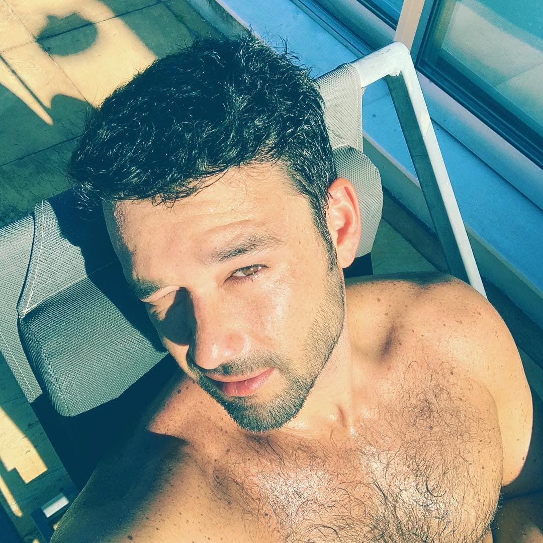 Sobre su vida personal, el actor ha procurado mantenerla alejada de los reflectores pero se sabe que antes de dedicarse a la actuación estudiaba Derecho.