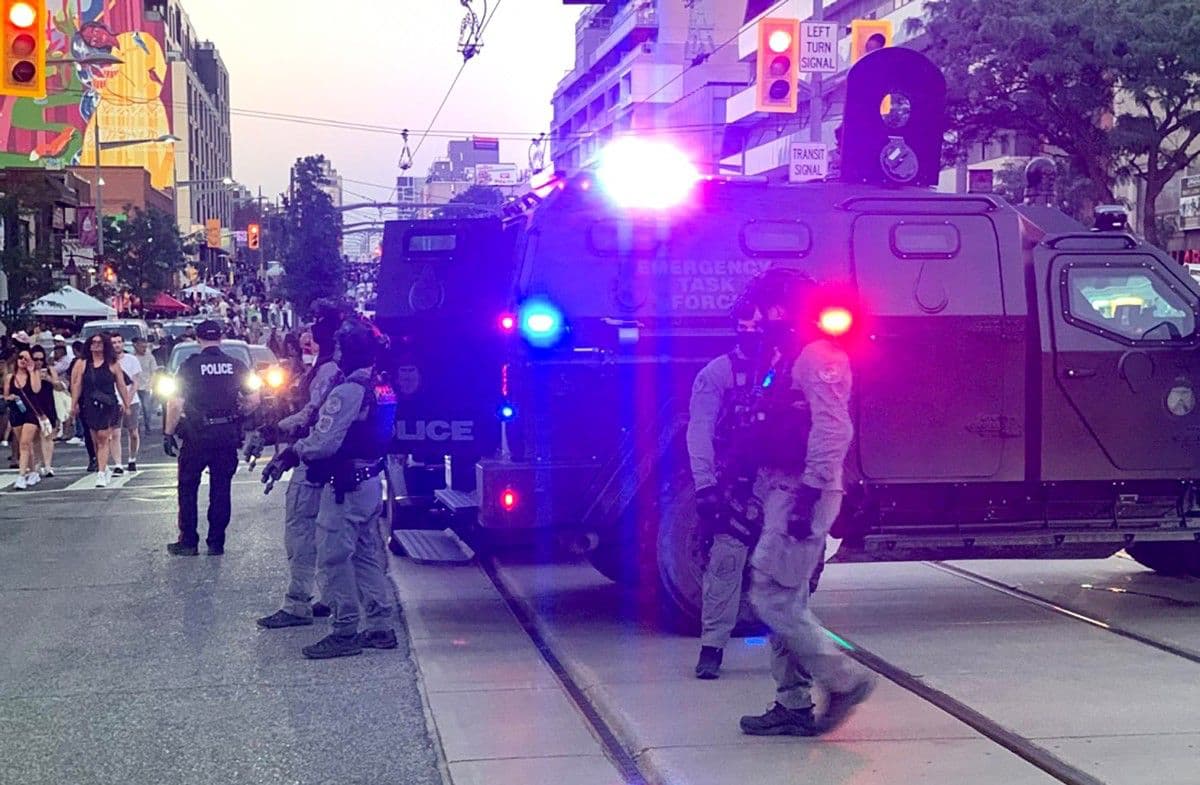 Un tiroteo en un festival de Toronto deja al menos dos muertos y seis heridos; el atacante está profugo