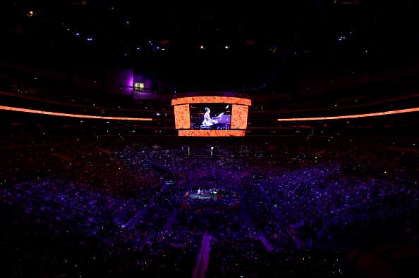La celebración también incluyó participaciones artisticas como las de Alicia Keys quien a petición de Vanessa interpretó con su piano The Moonlight Sonata, una pieza clásica que formó parte de la historia de amor entre Kobe y el amor de su vida.