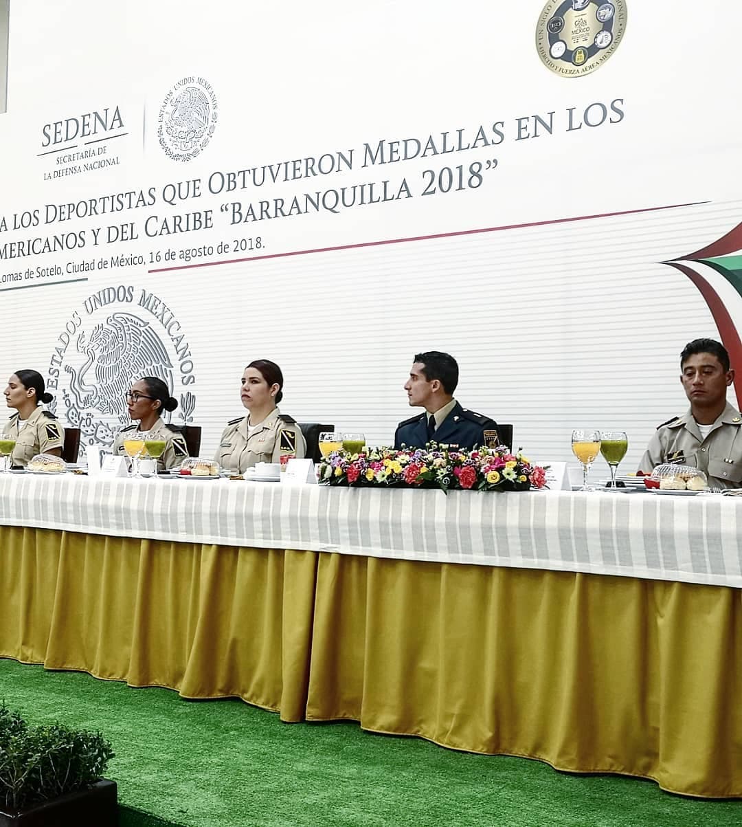 Sobre el uniforme militar, Rommel Pacheco asegura que es un verdadero honor usarlo, éste o el deportivo, "lo hago con mucha fibra, con mucho honor", finalizó, feliz por sus logros deportivos.
