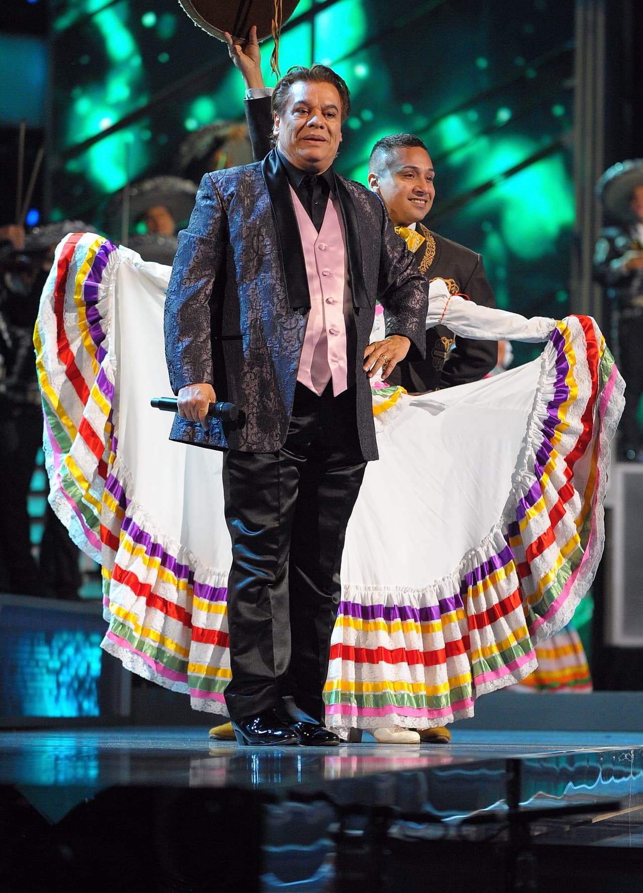 Juan Gabriel tiene todo para seguir siendo el rey