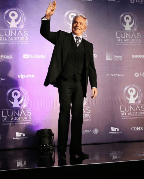 Enrique Guzmán grabó en total 72 álbumes, de los cuales 13 se convirtieron en Discos de Oro.