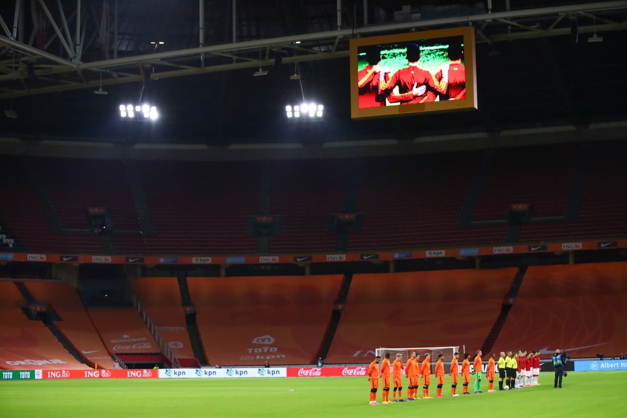 Holanda y España empatan 1-1 en partido amistoso internacional en la Amsterdam Arena. Sergio Canales abrió el marcador al minuto 18 a favor de los españoles, sin embargo, en la segunda parte, Van de Beek iguala el marcador al minuto 48 a favor de la 'Naranja Mecánica'. Sergio Ramos iguala en partidos jugados con su país a Gianluigi Buffon.
