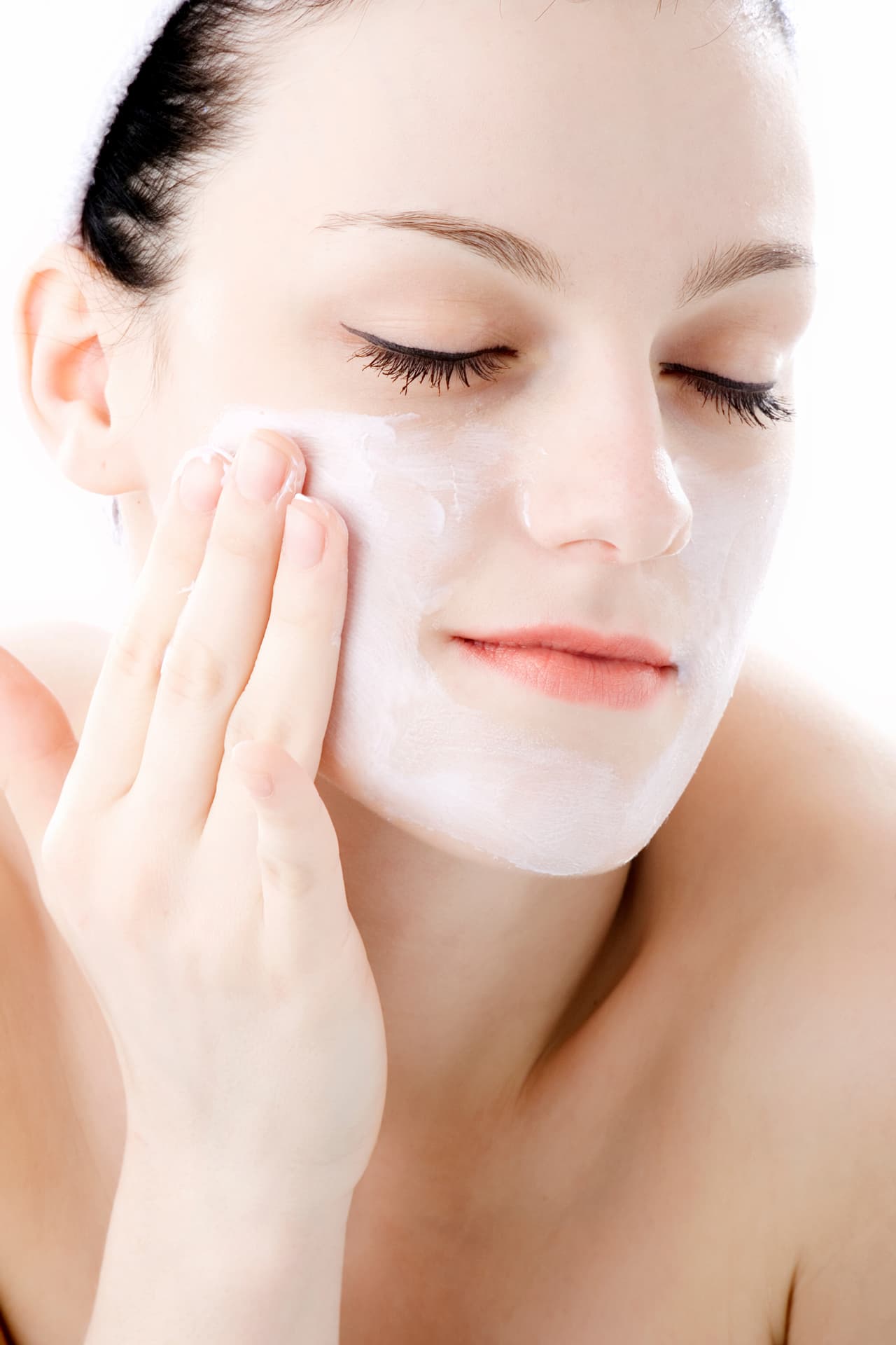 2. Cleanance gel. La limpieza facial es el primer paso de toda rutina de cuidados, porque retira la suciedad y el exceso de grasa, sin agredir la piel y garantizando la absorción de los componentes de los productos que luego te apliques.