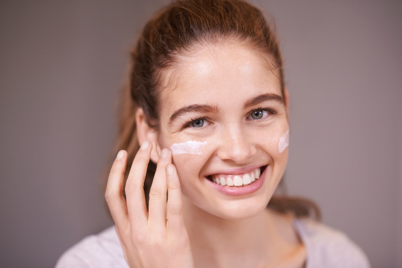 La AAD también recomienda limpiarse el rostro después de sudar, así que tenlo en cuenta al volver del gimnasio.