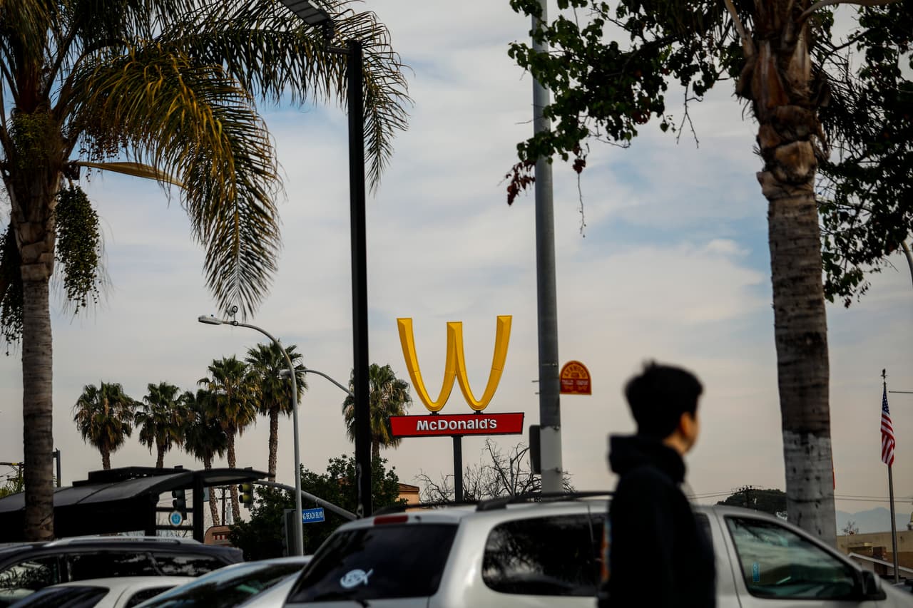 <b>9 dólares</b>
<br>
<br>Los Ángeles, California.
<br>
<br>Anchorage, Alaska.
<br>
<br>Kansas City, Missouri.
<br>
<br>Boulder, Colorado.
<br>
<br>Nueva York, Nueva York.
<br>
<br>Phoenix, Arizona,
<br>
<br>San Diego, California.
<br>
<br>San José, California.
<br>
<br>Tucson, Arizona.
<br>
<br>Irvine, California.
<br>