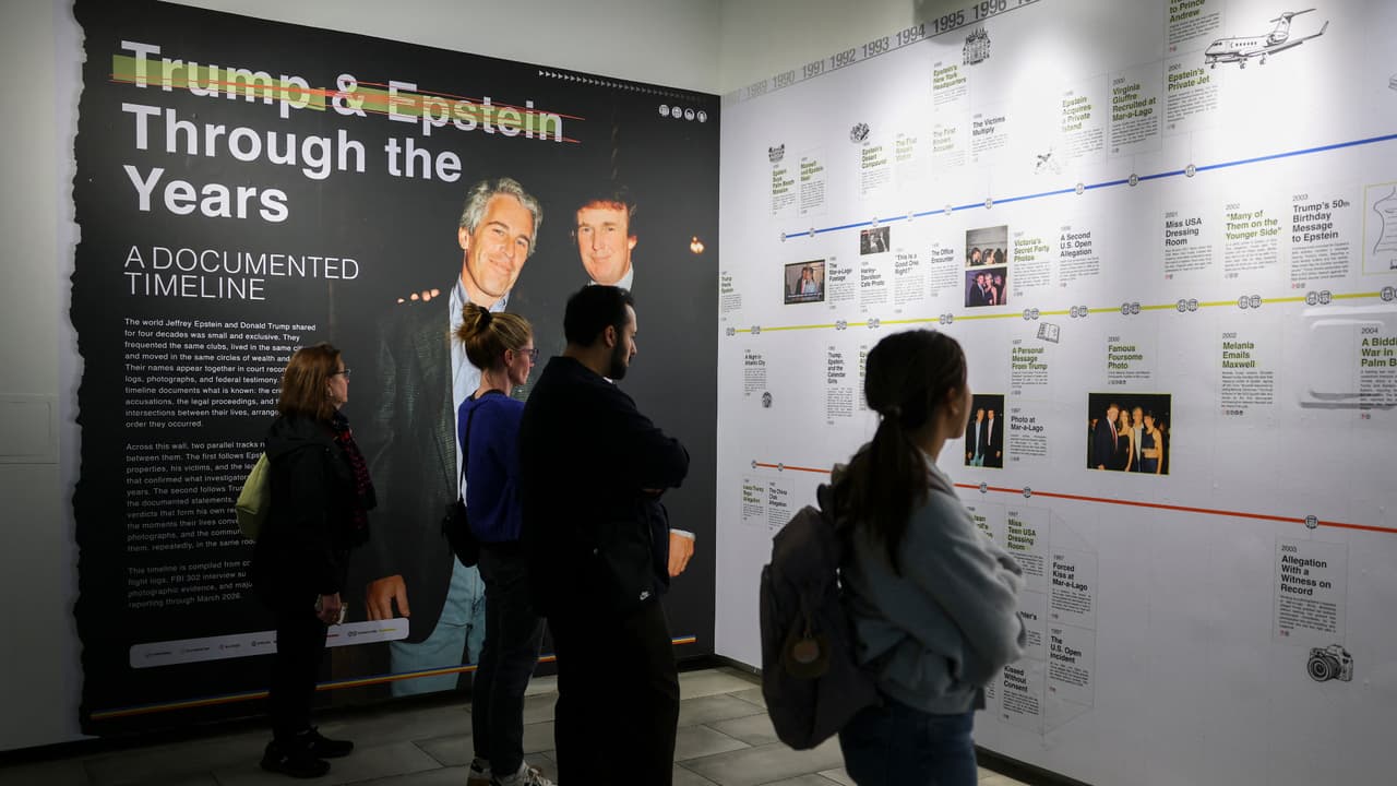 ‘Sala de Lectura en Memoria de Epstein’ llega a Washington DC antes del cumpleaños de Trump