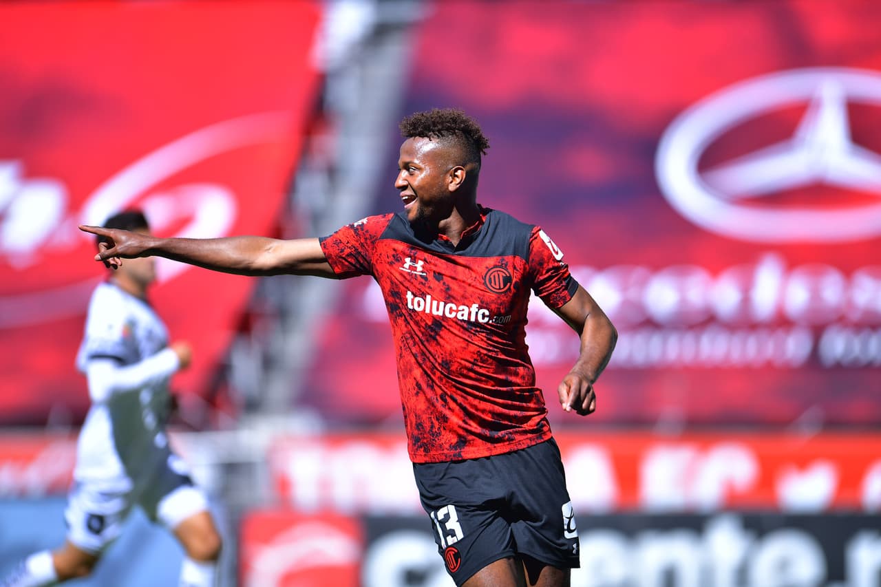 Toluca se impone a Querétaro 3-1. Sepúlveda abrió el marcador para los 'Gallos Blancos', pero Castañeda y Canelo le dieron la vuelta al marcador en seguida y, para finalizar. Estrada marcó el tercero que le dio la victoria a los 'Diablos Rojos'.