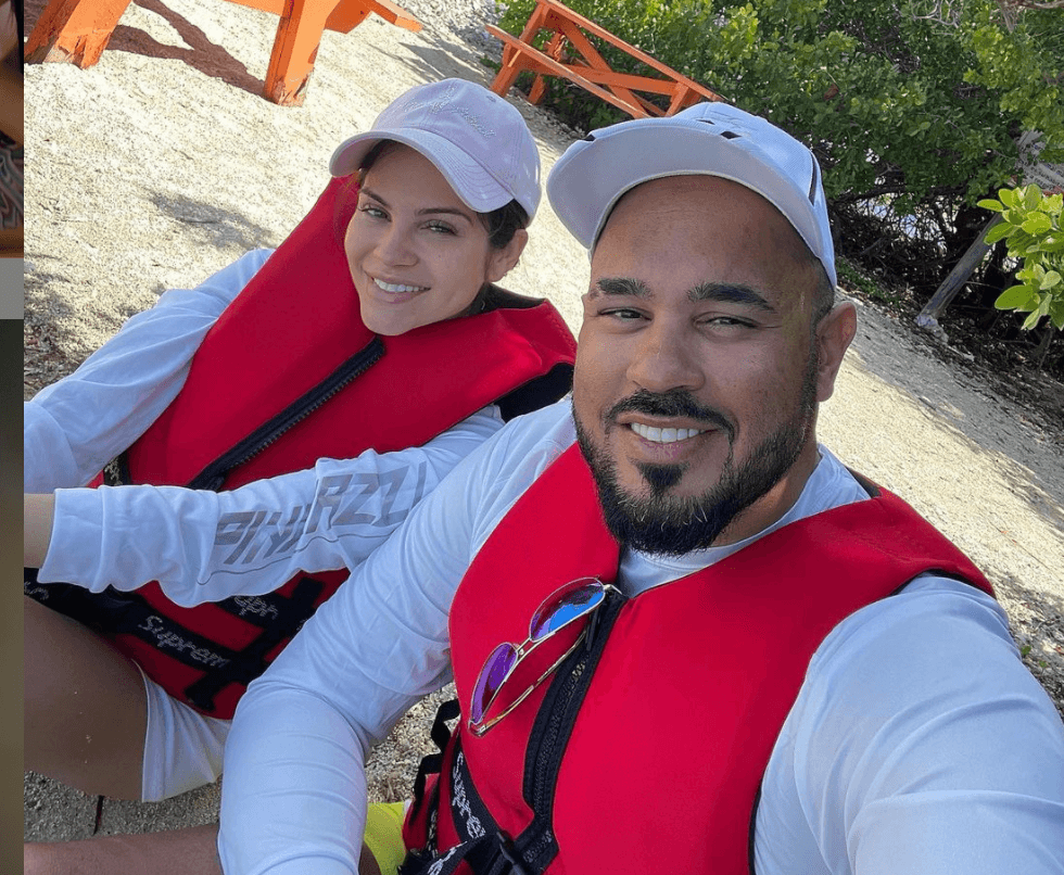 Las imágenes vienen acompañadas de generosas declaraciones del amor que sienten el uno por el otro.