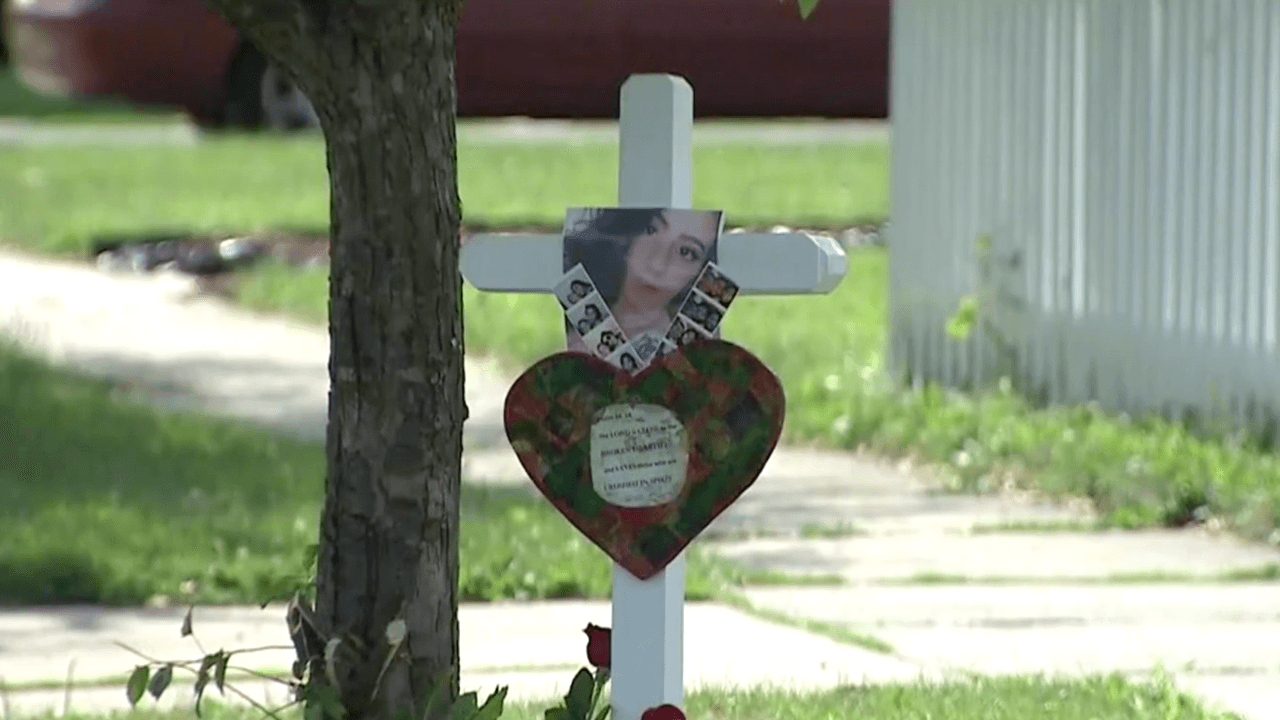 La familia de Maritza Cazares puso una ofrenda a la adolescente.