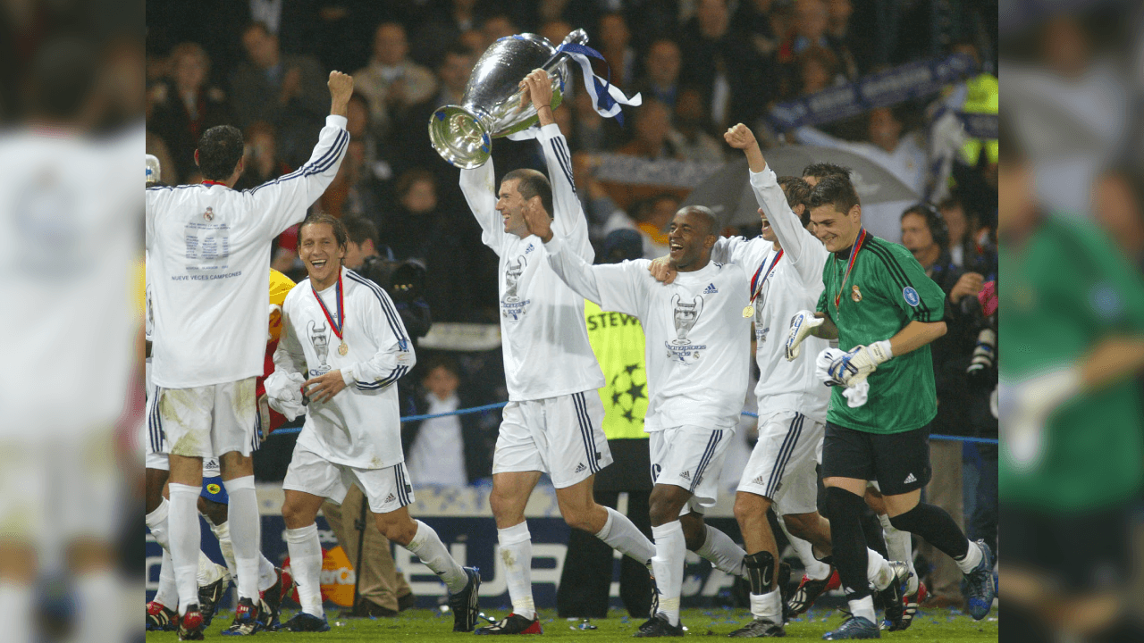 <b>Zidane, el héroe</b>
<br>- Si bien es cierto que, el futbol es un deporte de conjunto, de noo haber sido por el golazo de Zidane, quizá la historia habría sido distinta y quién sabe si se hubiera teñido de papeles blancos la copa.