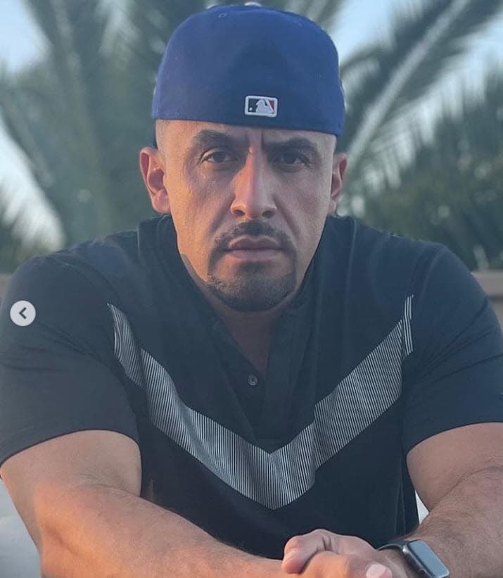 Este domingo 27 de febrero, Juan Rivera contestó algunas preguntas de sus seguidores y varias de ellas se concentraron en el pleito familiar que tiene dividido a los Rivera y hubo quien le preguntó si estaría "dispuesto a ser el que una" a la dinastía.
<br>