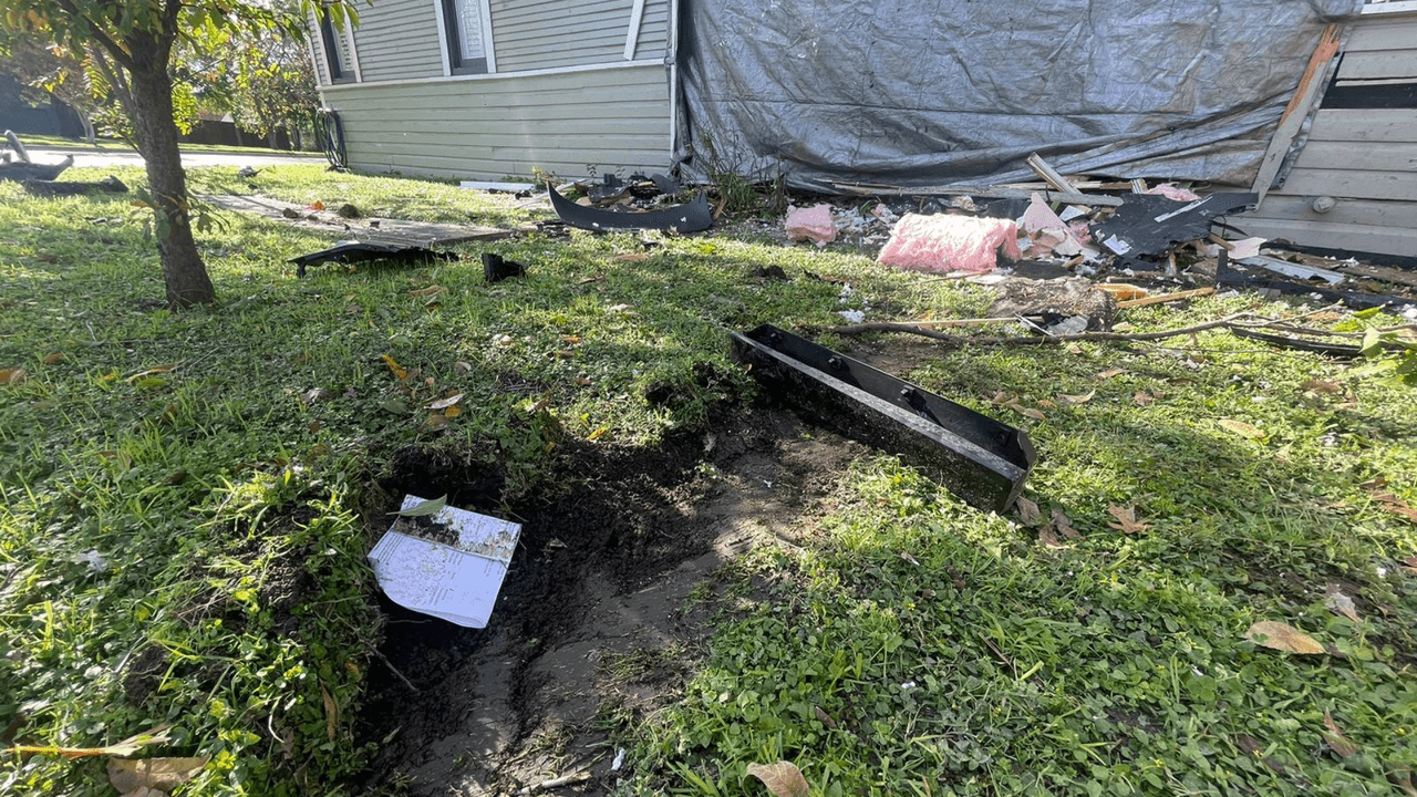 El sospechoso además posiblemente iba a más de 100 millas por hora, de acuerdo con las autoridades.