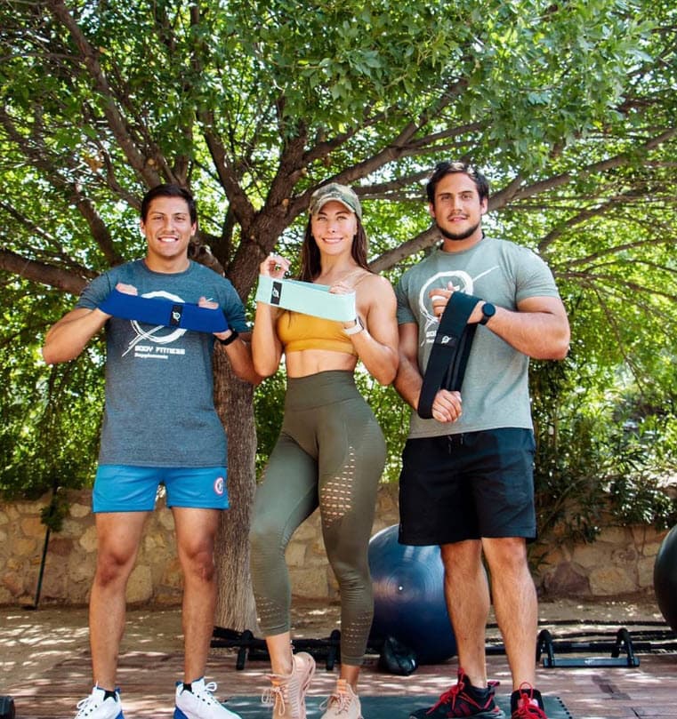 "Sin tu apoyo, comprensión y respeto nada sería posible…
<b>Te amo y deseo muchos cumpleaños más juntos</b>. Que llueva felicidad en ti este día y siempre... Love you Carlos Martínez", finalizó la protagonista de la telenovela Soltero con Hijas.
<br>