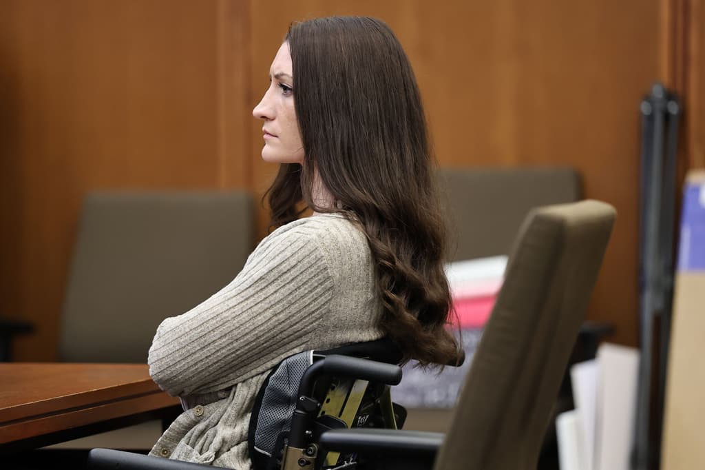 El juez del juicio de Lindsay Clancy anuncia su intención de declarar la nulidad del proceso, pero otorga a la defensa un plazo de una hora para apelar