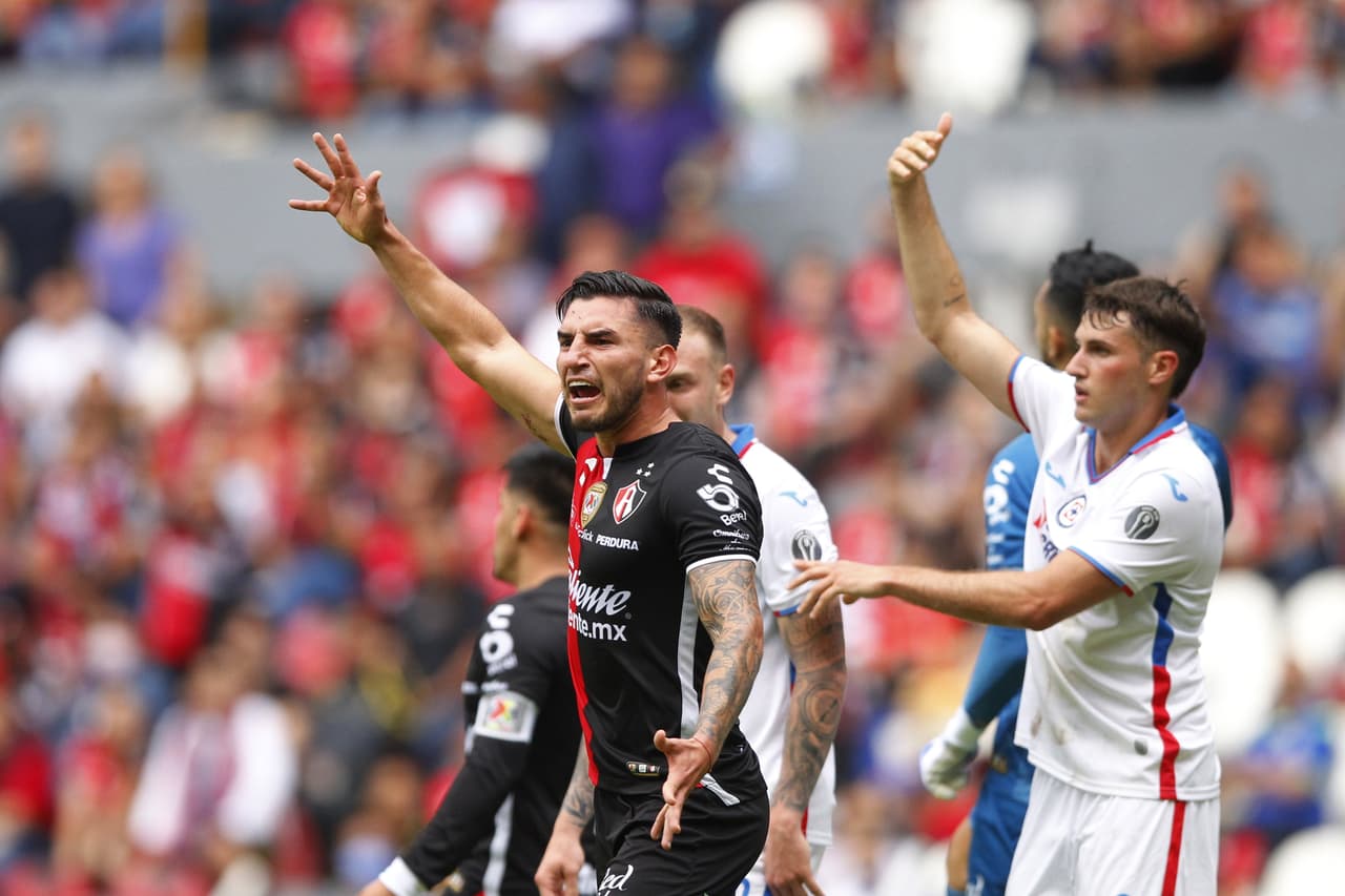 Atlas sumó su primera victoria en el Apertura 2022 ante Cruz Azul en la Jornada 3 con goles de Ozziel Herrera (10'), Jeremy Márquez (70') y Julián Quiñones (82'), mientras que La Máquina se quedó cerca de empatar tras abrir el marcador vía Santiago Jiménez (21') y Cristian Tabó (86').