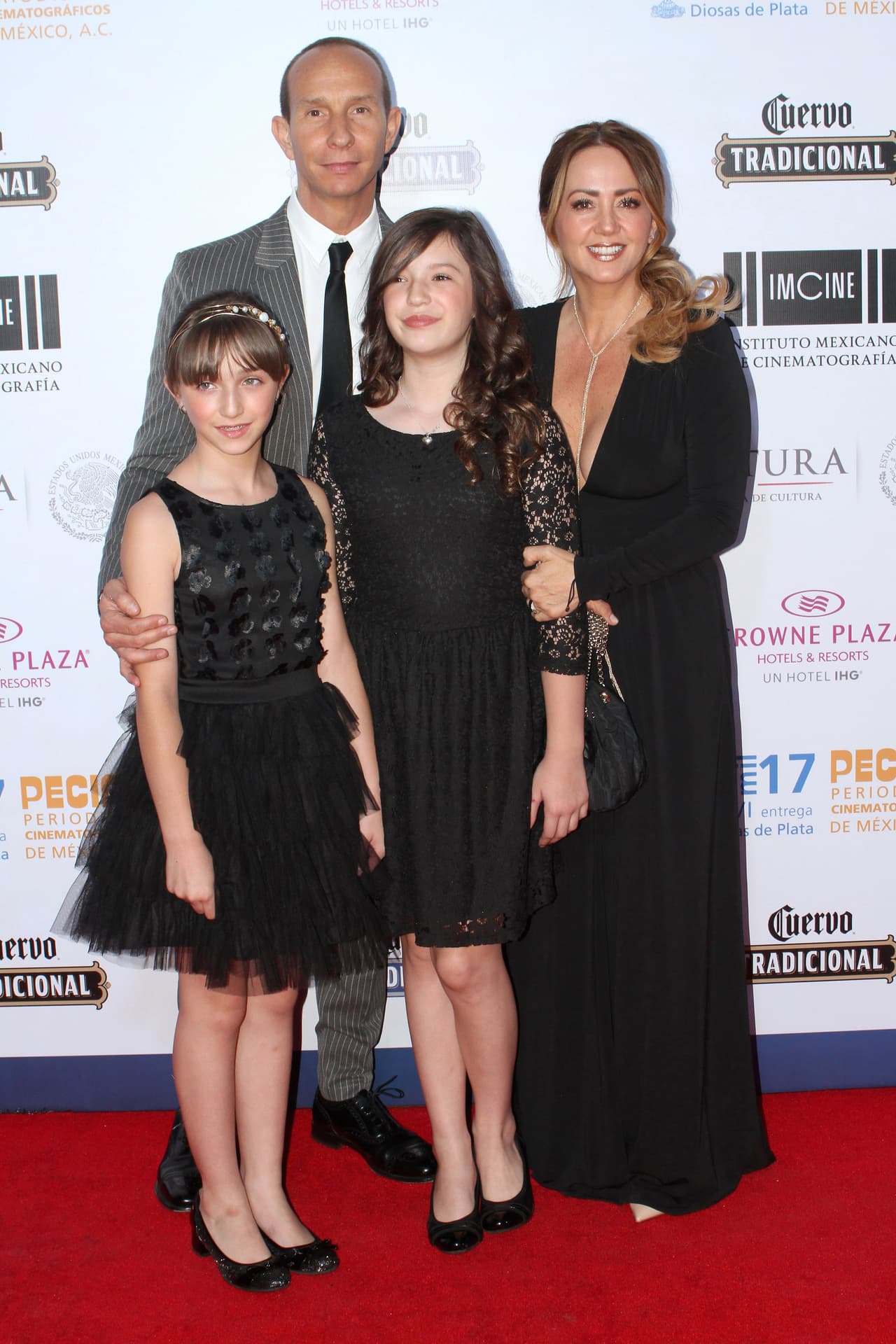 Actualmente está casado con la conductora Andrea Legarreta, con quien tiene dos hijas.