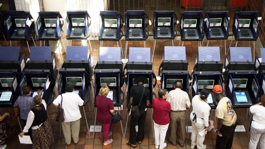 Democrats maintain lead with Hispanic voters, but economy helping Trump