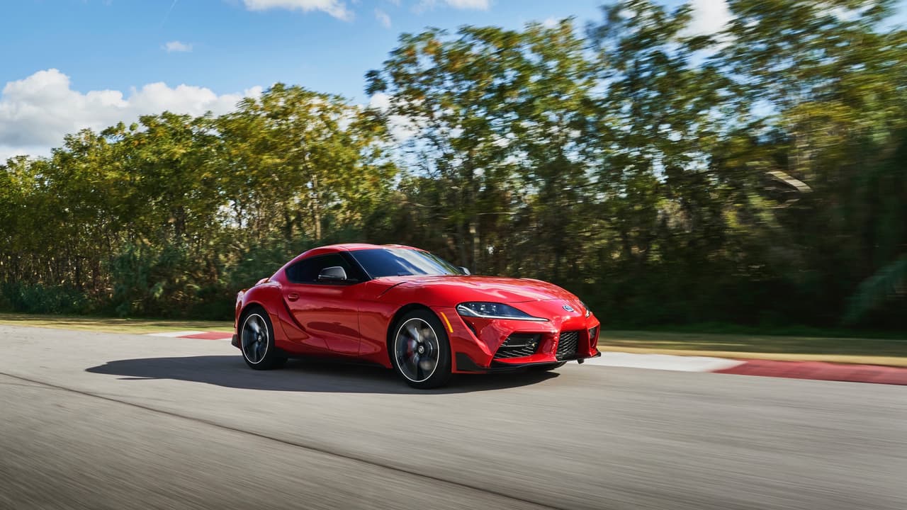 El nuevo Toyota Supra 2020, comenzará a llegar a los concesionarios de Toyota en todo el mundo a partir del próximo verano. En Estados Unidos Toyota cobrará un precio inicial de
<b>50,920 dólares</b>, incluyendo gastos de destino.