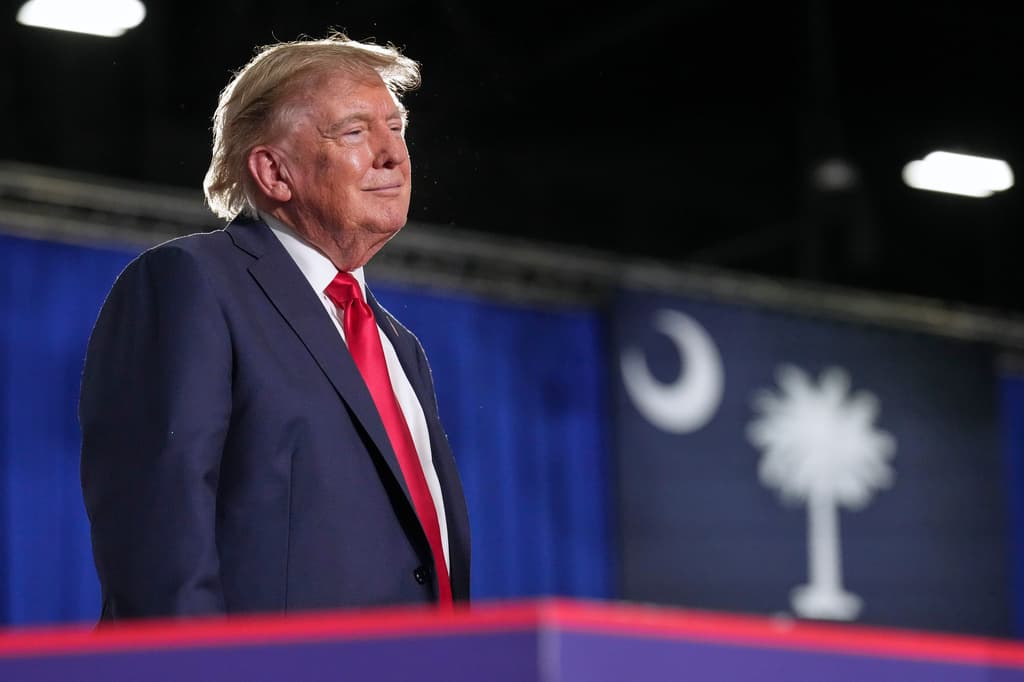 Donald Trump anuncia que subirá a 50% el arancel para los autos y el acero de Canadá a partir de 2027