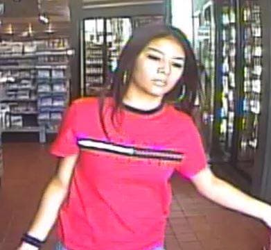 Cualquier persona que reconozca a estos sospechosos debe llamar al 817-392-3193.