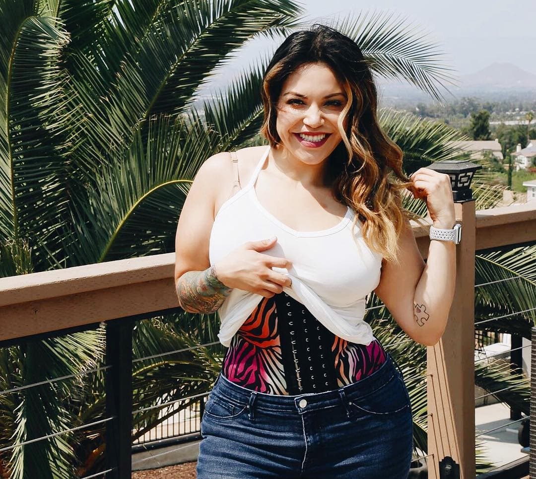 Jacqie Rivera le reveló a la revista People en Español que desde los 15 años ha usado fajas y ha estado en dietas.