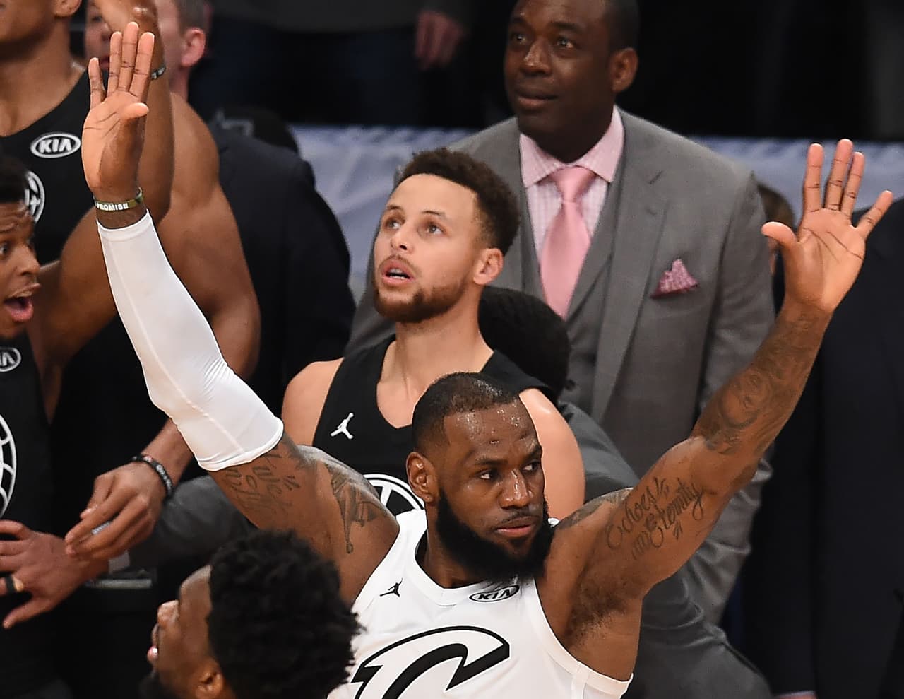Mientars que LeBron, elegido MVP, cerró la noche con 29 puntos, 10 rebotes, ocho asistencias y un robo.