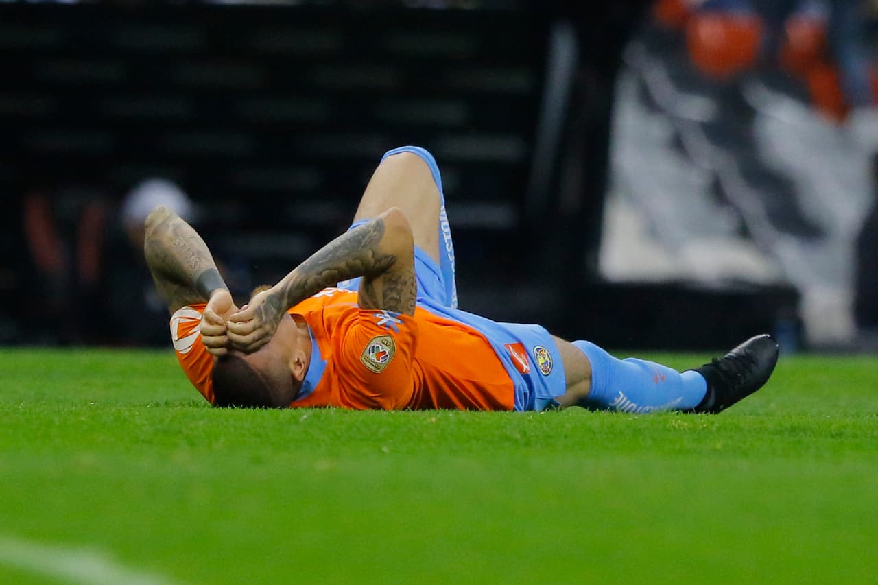 Hay preocupación para los Americanistas luego de la lesión que marginó del partido al delantero chileno Nico Castillo al minuto 51'.