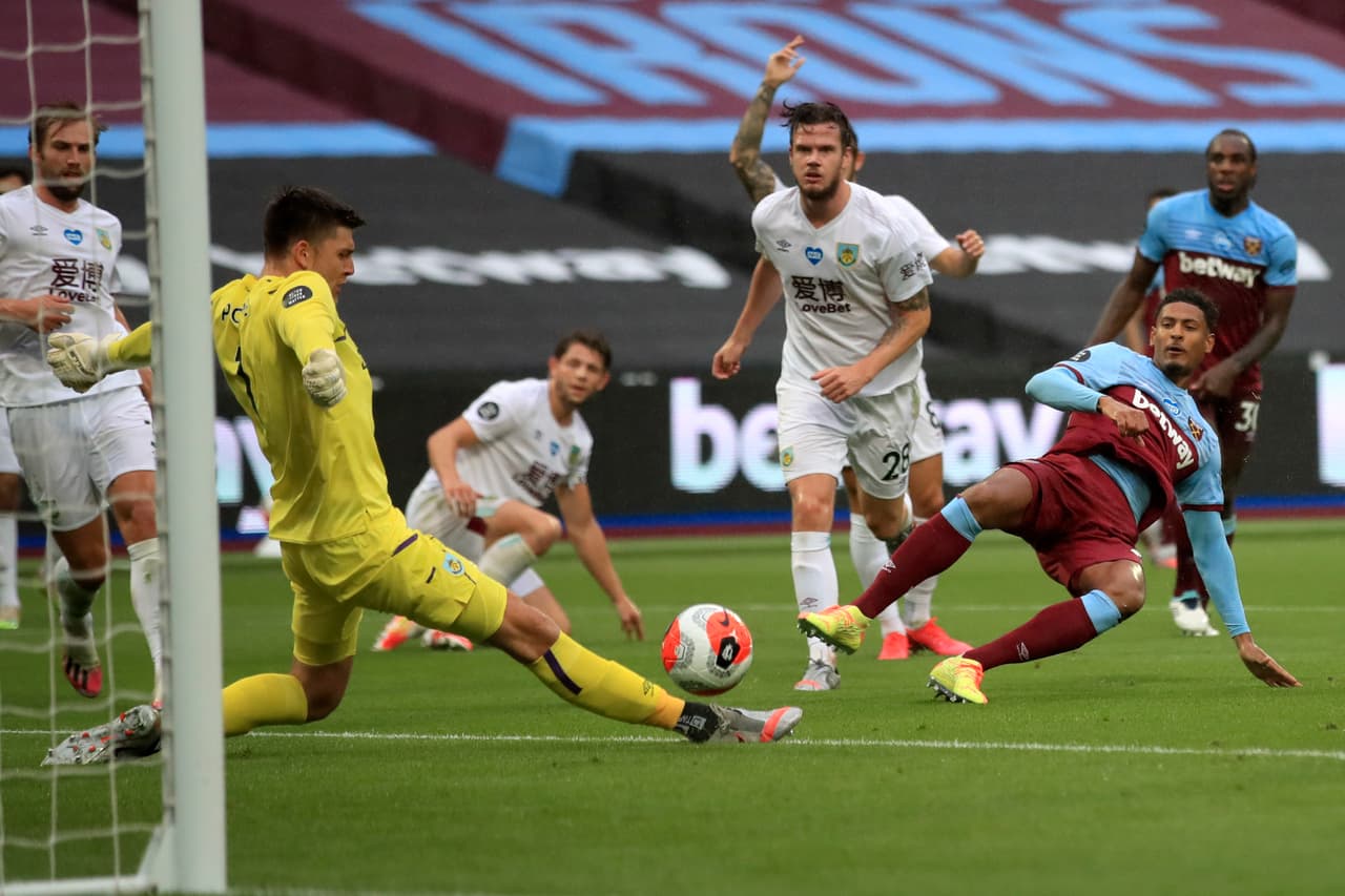West Ham no hace pesar la localía y con un solitario gol de Jay Rodríguez, el Burnley les hace la diablura en casa.