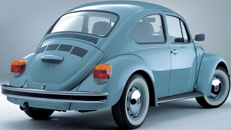 Solo 2,999 ‘
<b>Volkswagen Sedán Ultima Edición</b>’ fueron ofrecidos al público en concesionarios mexicanos. El numero 3,000 fue despachado a Alemania para ser exhibido en el museo de Volkswagen en Wolfsburg.
