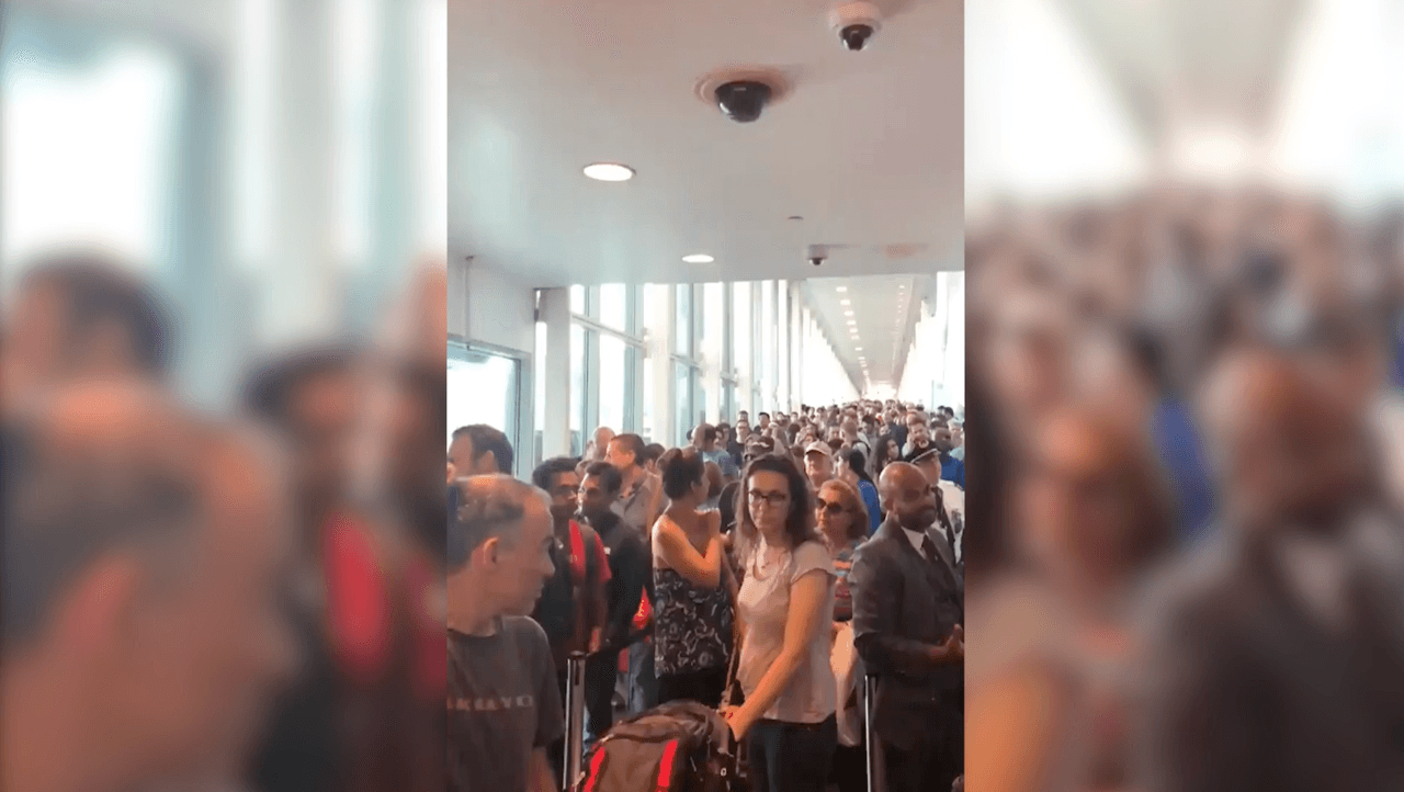 Falla masiva en las computadoras de las aduanas a nivel nacional causa retrasos en vuelos de todo el país