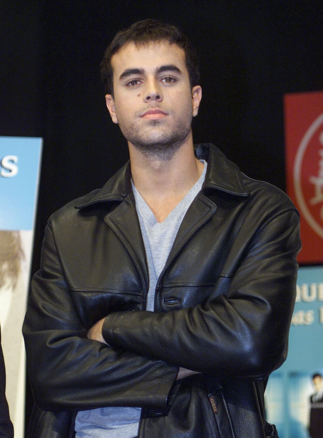 4. Para Enrique componer es más importante que cantar. Comenzó a escribir con versos y coros hasta que a los 15 escribió su primer tema.