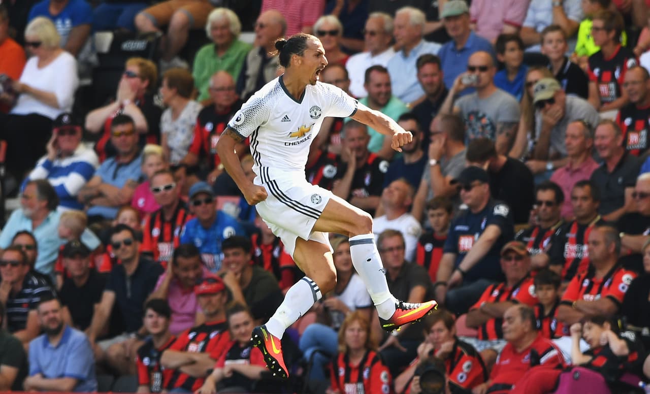 El United de Mourinho se estrenó en la Premier venciendo al Bournemouth con gol de 'Ibra'
