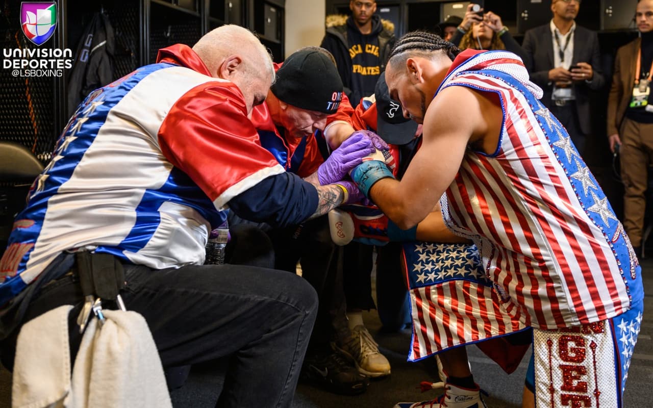 Keith 'One Time' Thurman retuvo su supercampeonato wélter de la AMB tras derrotar por decisión mayoritaria a 'Josesito' López en una dura pelea de regreso para el monarca.