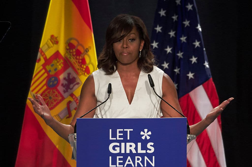 La primera dama subrayó que la educación de las niñas tiene un impacto en toda la sociedad.