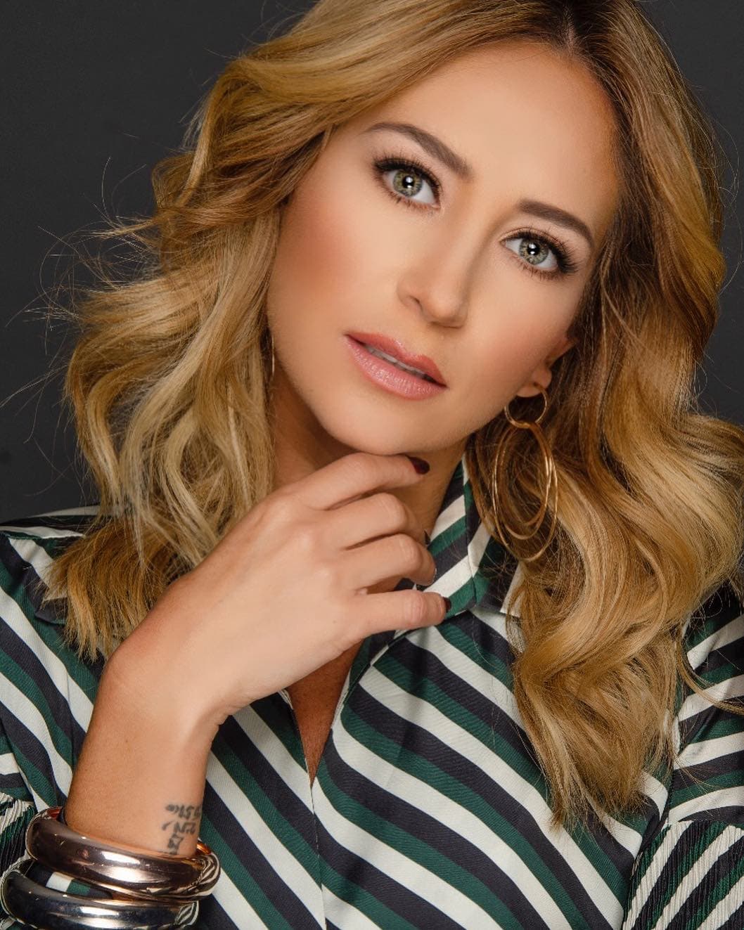 El 8 de octubre a las 2 de la tarde hora de Ciudad de México,
<b> Geraldine Bazán anunciaba que estaba oficialmente divorciada de Gabriel Soto.</b>