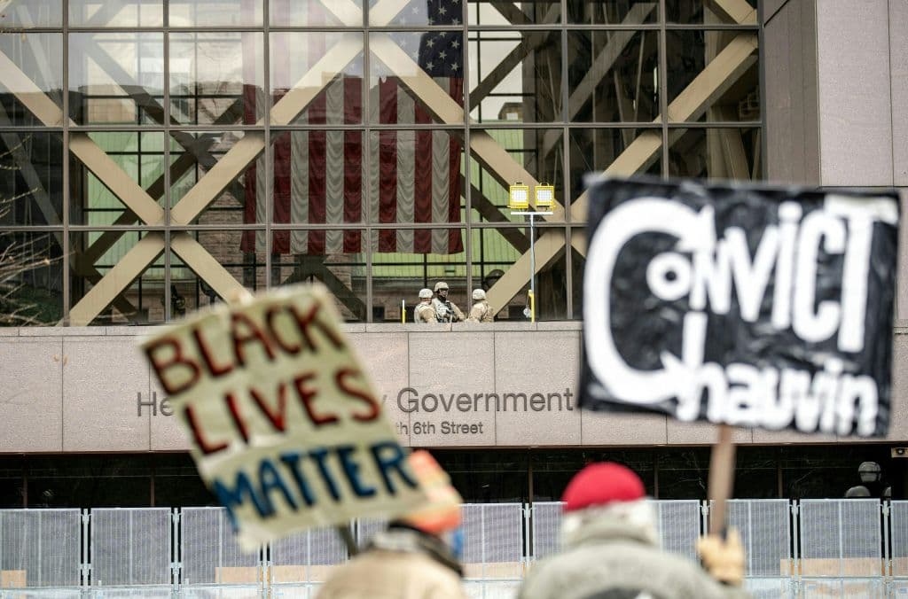 Ante todos esos cargos, Chauvin y su defensa se han declarado inocentes.