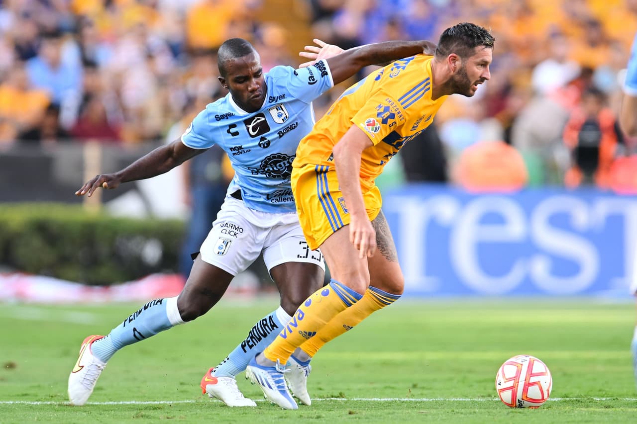 Tigres se llevó los tresn puntos ante Gallos Blancos en un partido en el que hubo tres jugadores expulsados .