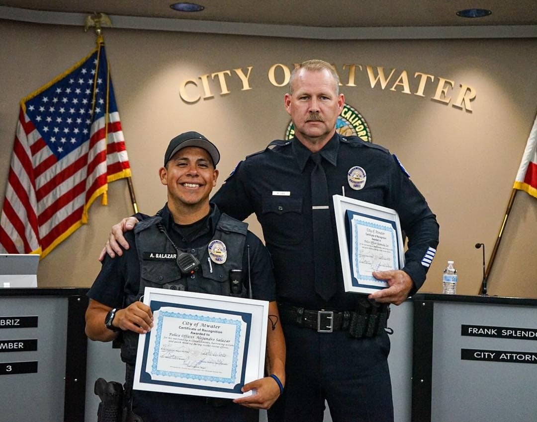 Oficial de policía hispano recibe reconocimiento por rescatar a niño con autismo de un canal en Atwater