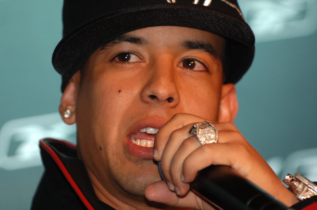 Las perspectivas son muy prometedoras, solamente surge algo que debe atender y es hacia mediados de año después de la época de los eclipses donde debido a exceso de trabajo y a preocupaciones de índole familiar de naturaleza inesperada podría estar bajo un estado de estrés que si no lo atiende le causaría problemas ulteriores de salud.
<br>