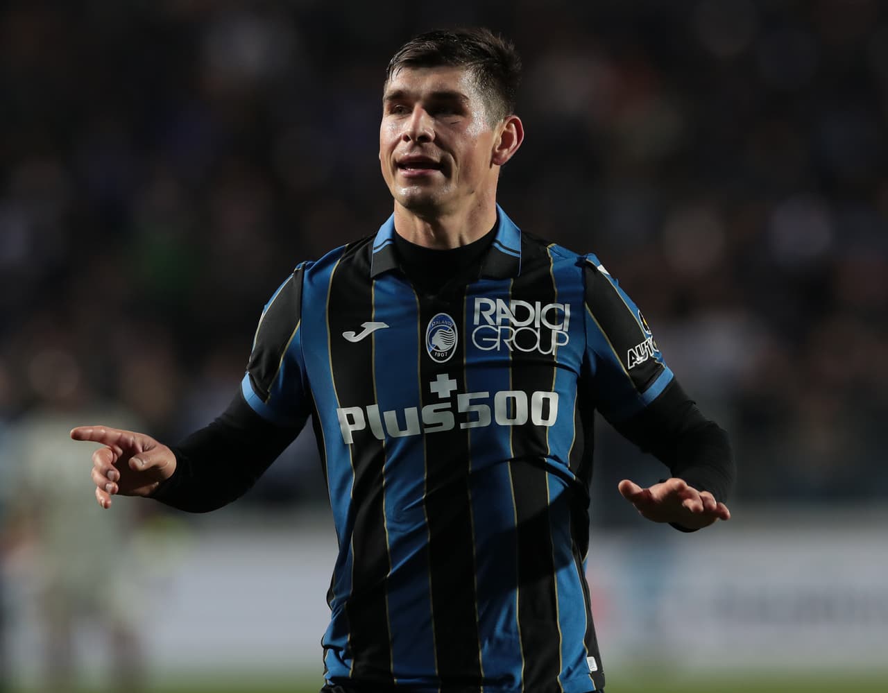 Con Johan Vásquez como titular, el Genoa igualó sin goles en su visita al Atalanta, pero se mantiene en puestos de descenso.