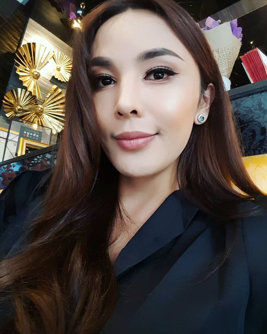 Entre sus pasatiempos, destaca que le gusta jugar golf, leer libros de leyes, hacer investigación sobre los derechos humanos y crear ideas de mercadeo.