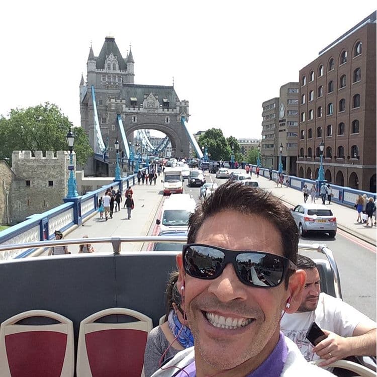 En Londres, Inglaterra, se divirtió a lo grande.