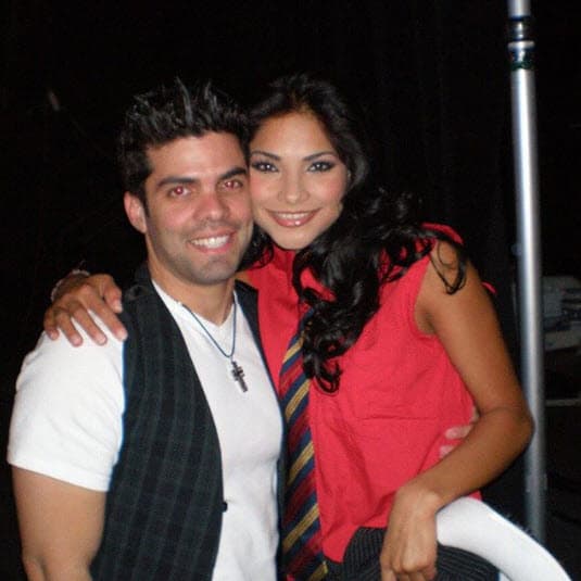 Alejandra Espinoza y su ahora esposo Aníbal Marrero se conocieron en marzo de 2007 y un año más comenzaron su noviazgo.