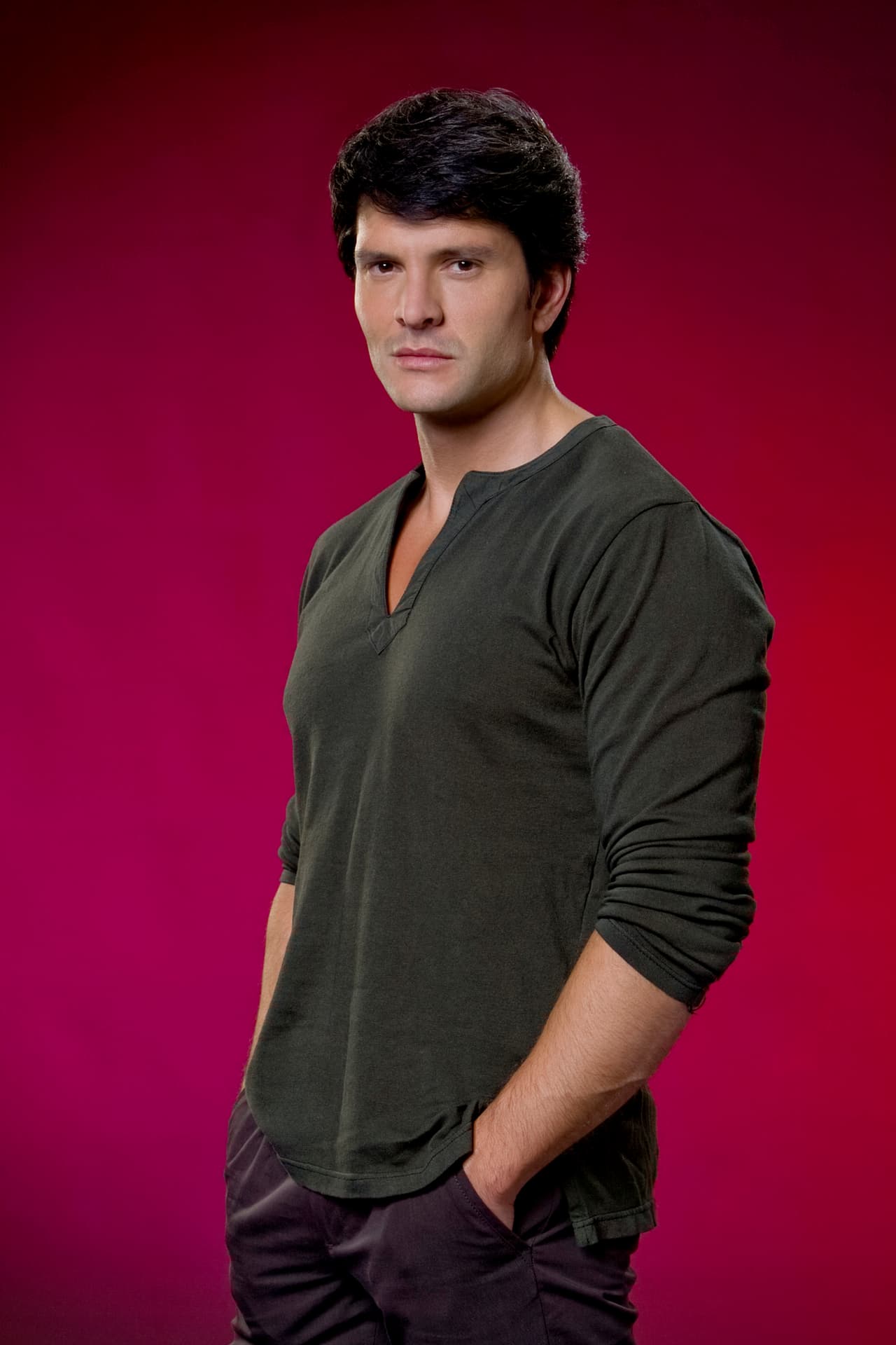 Marcelo Córdoba es el rival de amores de José Ron y a toda costa tratará de seducir a la guapísima Ana Brenda.