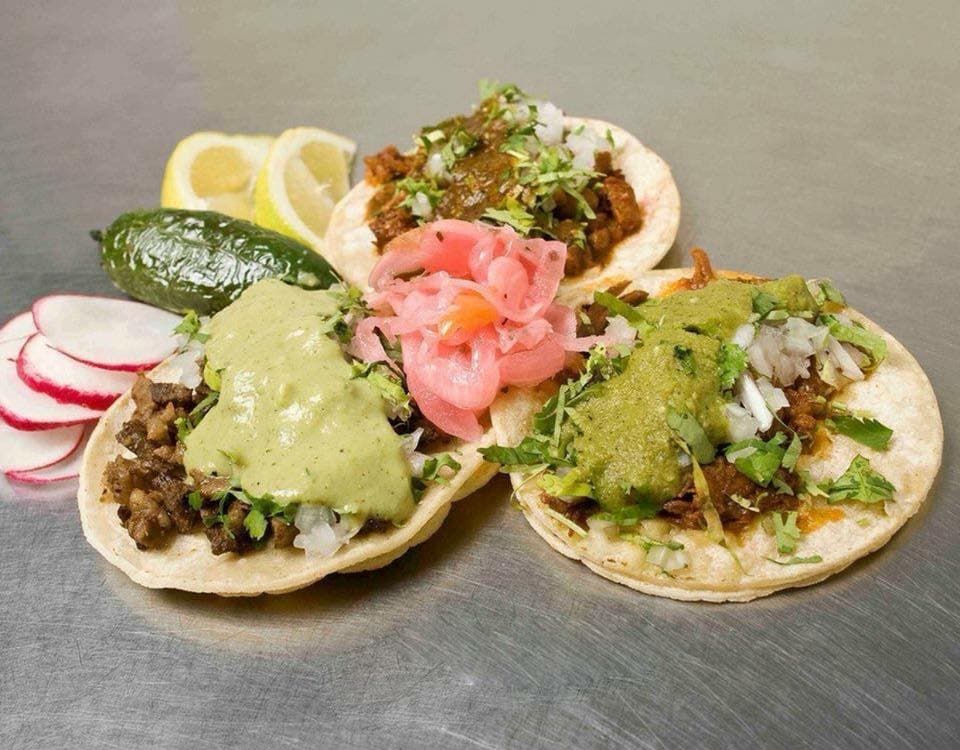 <b>Los Tacos de Huicho</b> en Bakersfield, tienen una calificación de 7.8 en Foursquare, pero en Yelp es considerado uno de los mejores, de acuerdo a los comentarios y opiniones de la gente. Ubicado en la calle 18, los clientes recomiendan el taco de pescado y la salsa bar, única en su estilo.