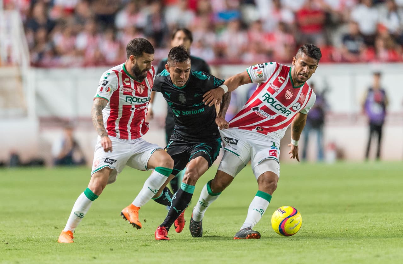Necaxa controló a Santos y buscaba dar la sorpresa definitiva en el remate.