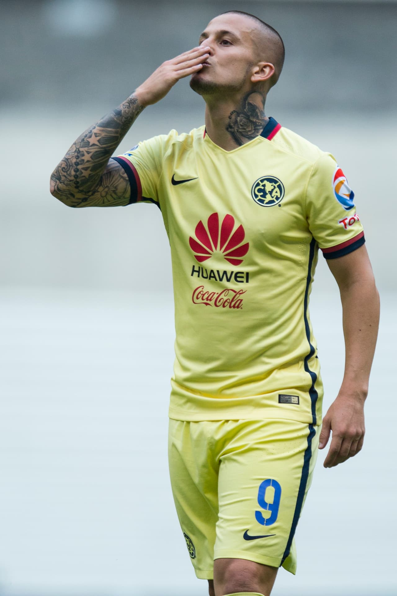 El 'Pipa' llegó al Club América en el 2015, tras brillar con los Xolos de Tijuana, donde marcó 23 goles en 50 compromisos.