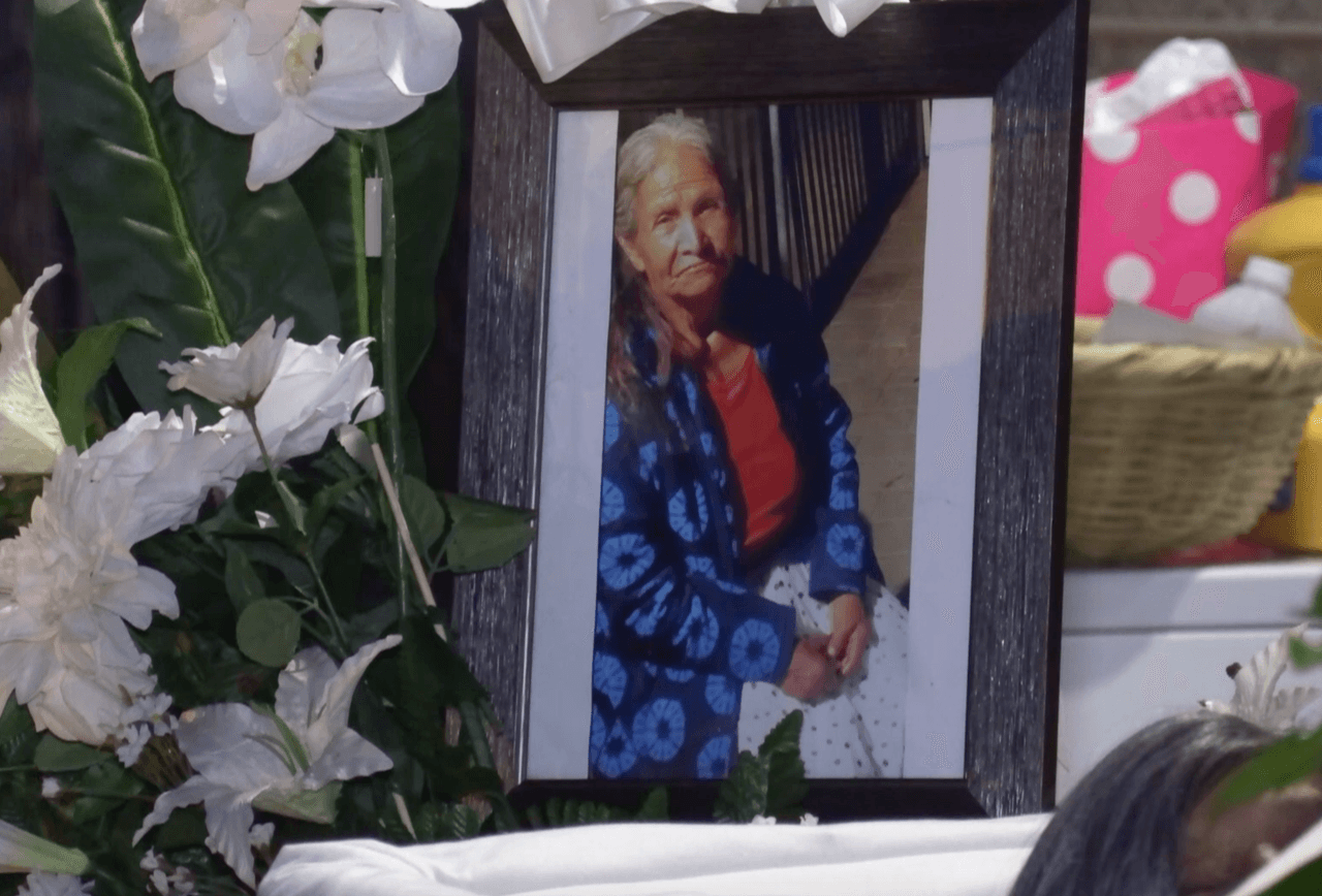 Una foto de María Eliza Sebastián estaba en la cabecera del féretro abierto en el velorio en Phoenix.