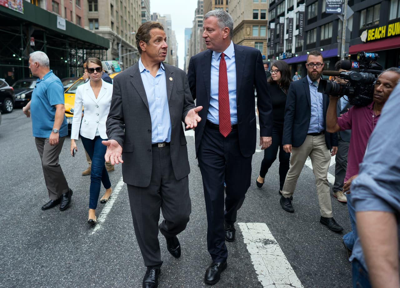 El gobernador de Nueva York, Andrew Cuomo, y el alcalde de la ciudad, Bill de Blasio, en Chelsea.